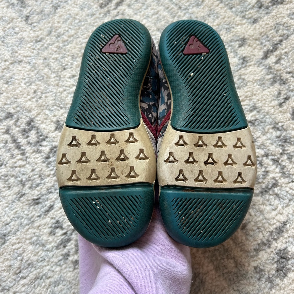 🦋5 for 25🦋 Plae Slip on shoes - Picture 3 of 6